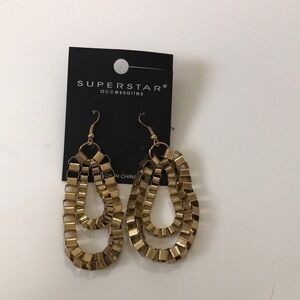 NWT interlock chain gold/ brass tone chandelier earrings